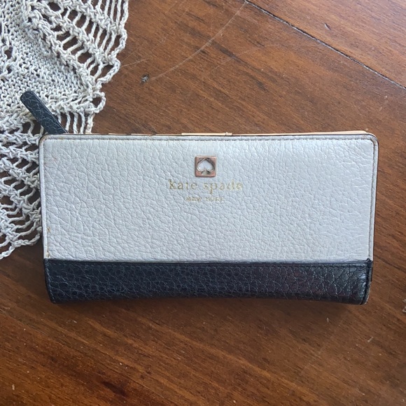 Kate Spade Staci Colorblock Bifold Beige Wallet - Picture 14 of 16